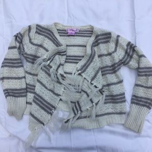 Sweater with fringe edges. Size S 7/8